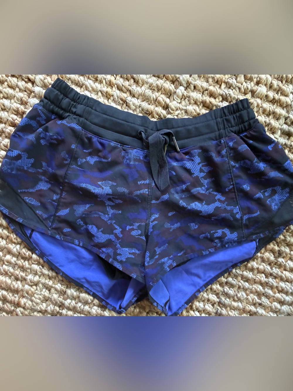 Lululemon Hotty Hot 2.5” Low Rise Shorts Purple-Blue Black Camo